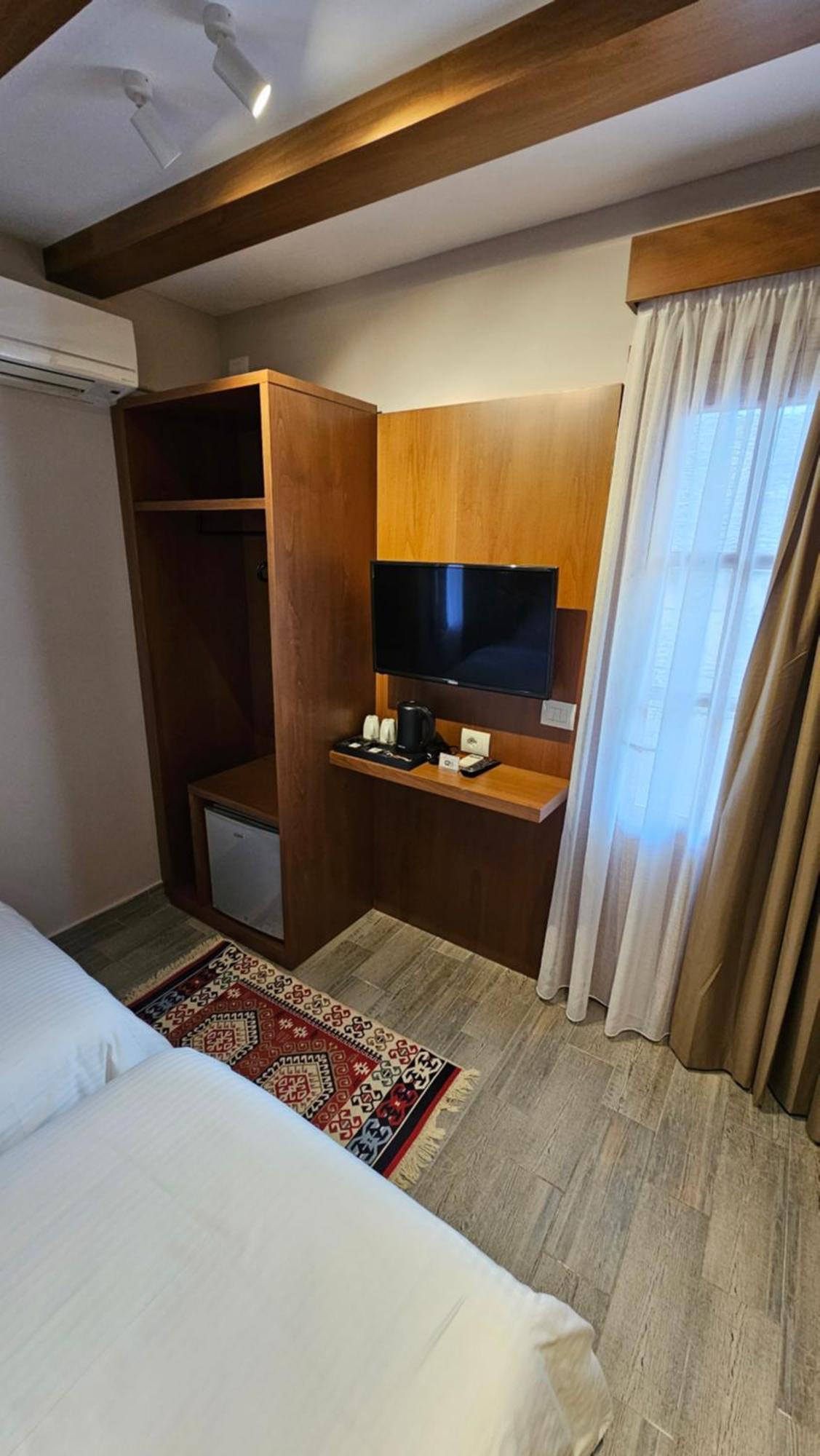 Palorto Hotel Гірокастра Екстер'єр фото